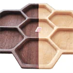 כוורת פיצוחים מעץ טבעי, מגש הגשה בעיצוב גאומטרי. 3