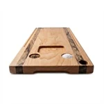 קרש חיתוך והגשה ענק המשלב גומות לפלפל, מלח ולצלוחית רטבים