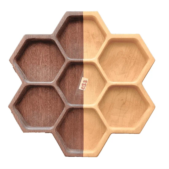 כוורת פיצוחים מעץ טבעי, מגש הגשה בעיצוב גאומטרי.