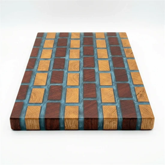 בוצר בשר בשילוב קווי אפוקסי בצבע תכלת